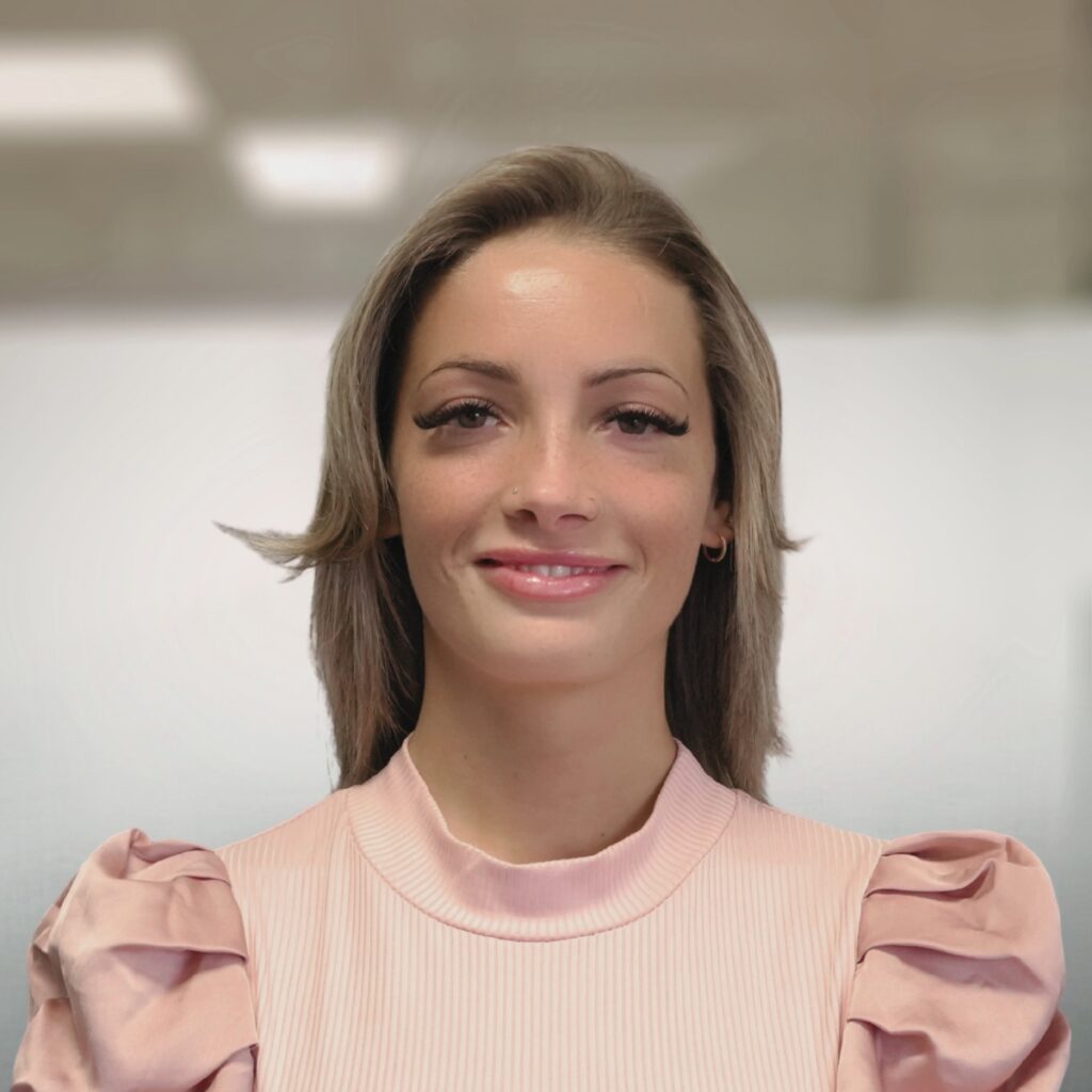 Headshot_Customer services_UK_Olivia Scott