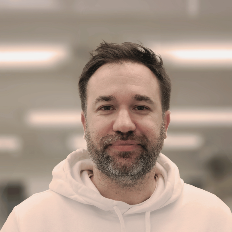 Headshot Engineers ES Miquel RocaSerrano