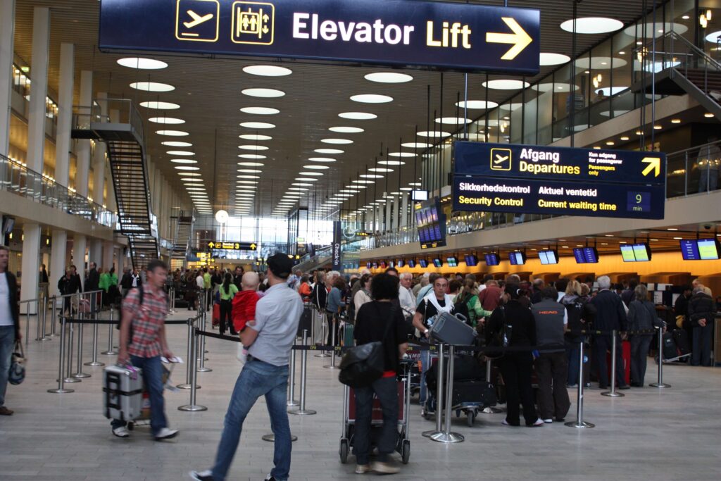Detectores reducen 90% daños en ascensores del aeropuerto de Copenhague 2 Detectors reduce 90 of lift door accidents at Copenhagen Airport