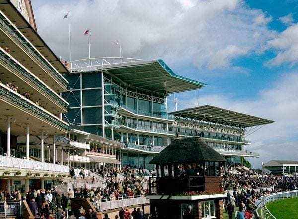 Casos de estudio 11 York Racecourse modernises its lifts for improved